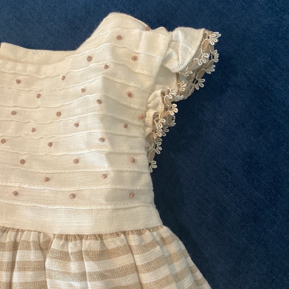 White and beige dress with bloomer. 9 mo. Luli & Meby Maria Casero. - Picture 7 of 9
